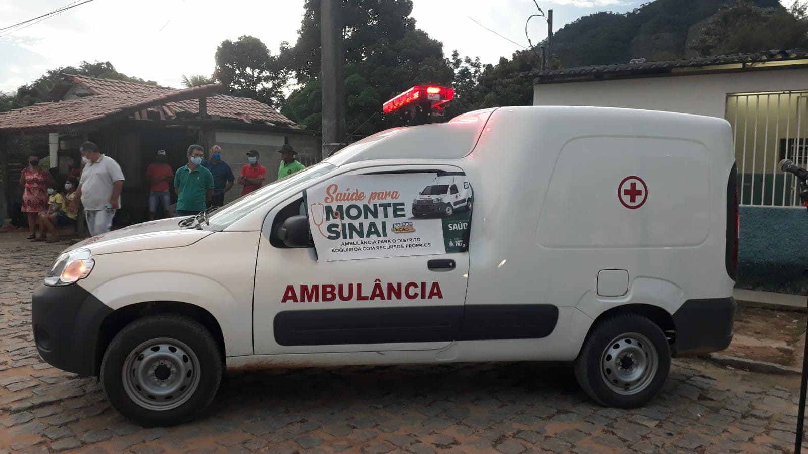 Oitava ambulância comprada com recurso próprio é entregue ao Distrito Monte Sinai
