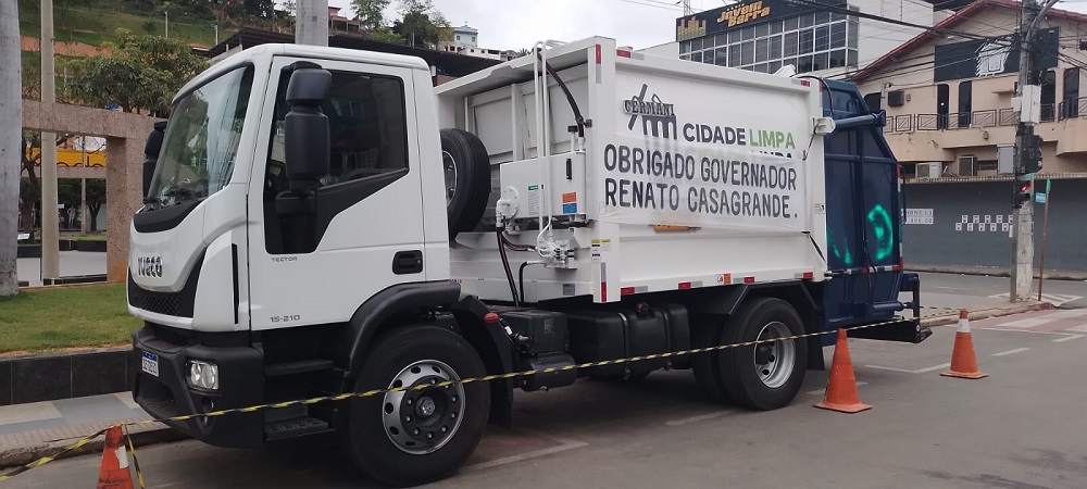 Barra de São Francisco recebe mais um caminhão coletor de lixo do governo do ES