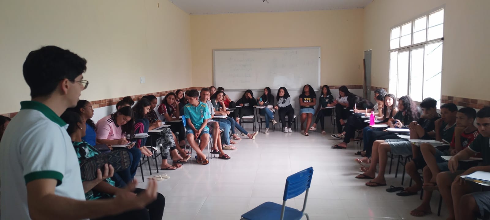Estudantes da EFA Jacyra Miniguite recebem palestra sobre jornalismo