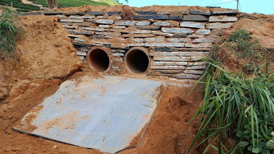 Bueiro é construído no Córrego do Boi em Vargem Alegre; agora são 321 em pouco mais de cinco anos