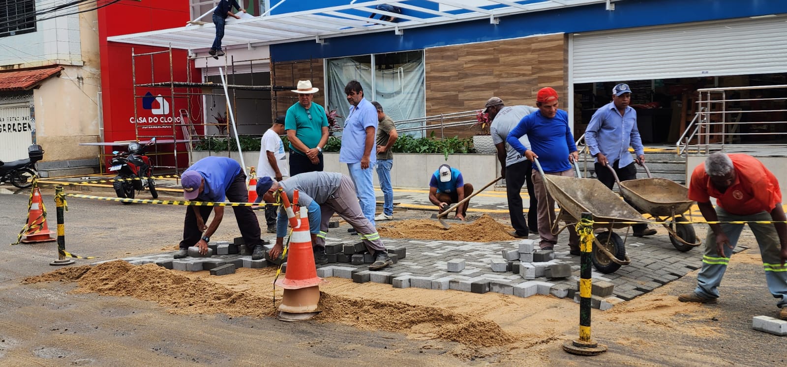 Prefeitura atende solicitação da população por faixa elevada na Avenida Castelo Branco