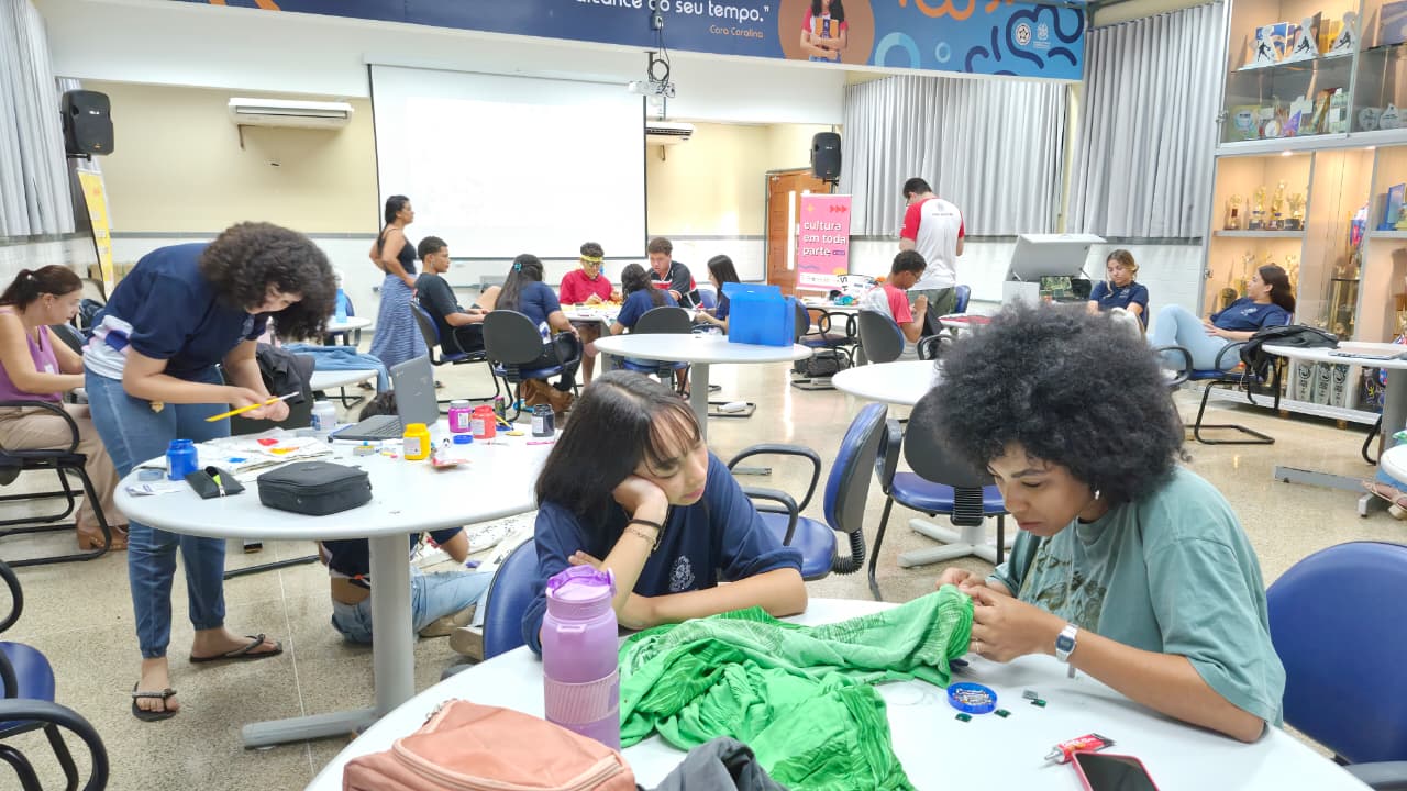 Oficinas de circo e moda promovidas pelo Projeto Cultura em Toda Parte movimentou escola em Barra de São Francisco