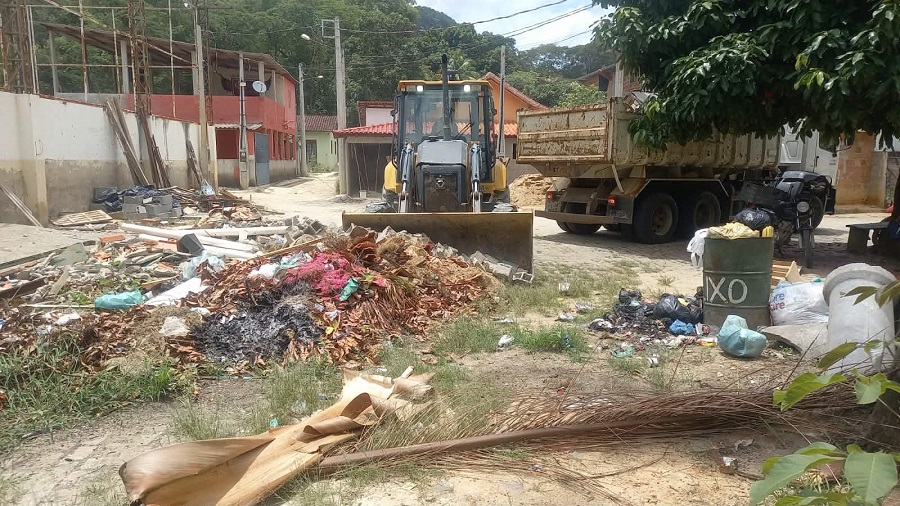 Prefeitura realiza mutirão de limpeza no distrito de Monte Senir