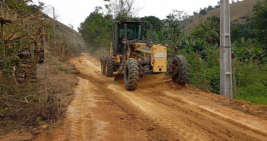 SEMTE realiza patrolamento e construção de bueiros em estradas do interior durante julho