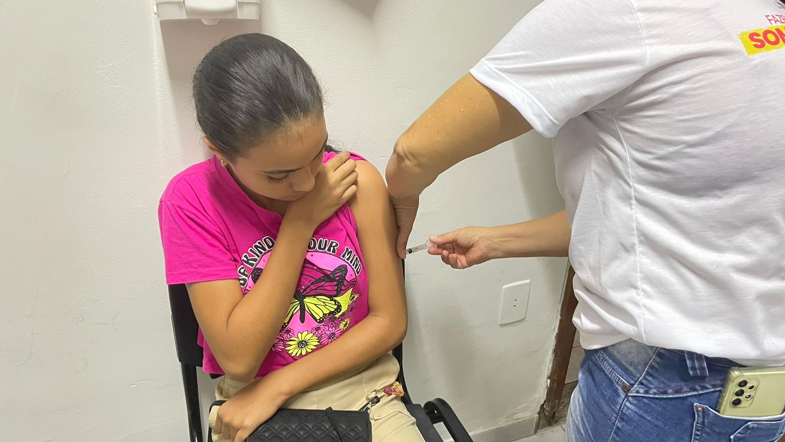 Imagem da notícia: Prefeitura antecipa campanha de vacinação contra dengue para o publico entre 10 e 14 anos de idade.