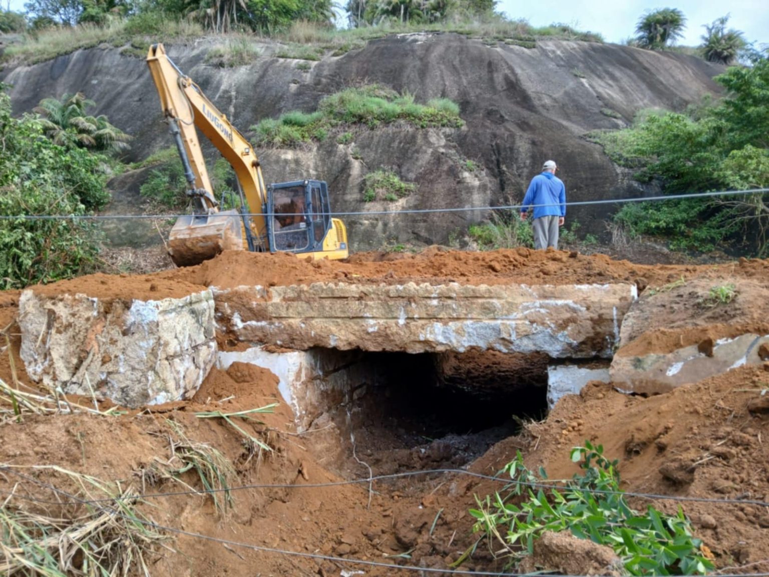 Imagem da notícia: Prefeitura de Barra de São Francisco entrega mais uma ponte ecológica no Córrego Barro Preto em distrito Paulista; total chega a 136 na gestão
