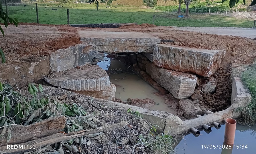Imagem da notícia: Prefeitura constrói ponte ecológica no Valão Fundo e contabiliza 157 unidades em pouco mais de cinco anos de gestão