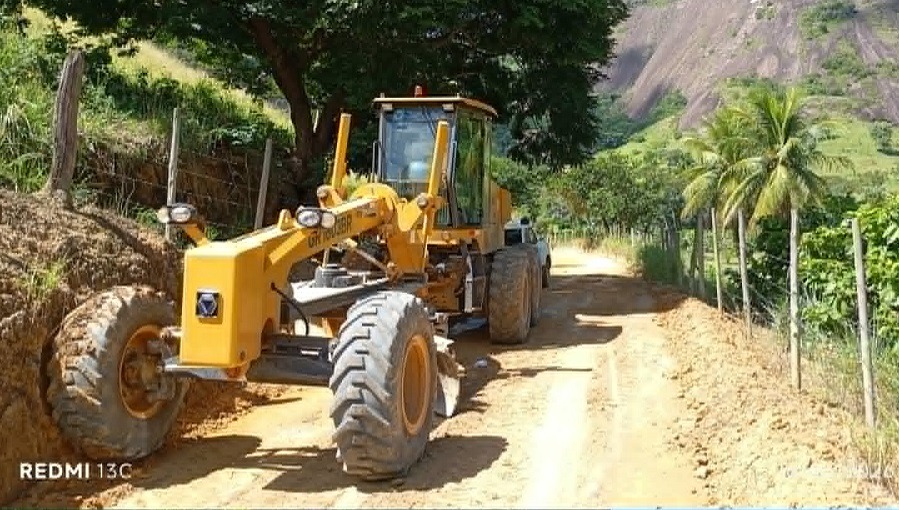 Imagem da notícia: Prefeitura intensifica patrolamento de estradas vicinais em comunidades do interior