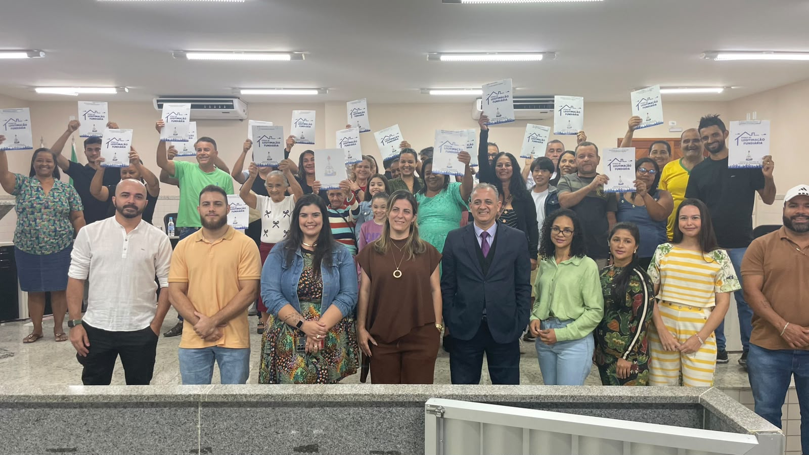 Imagem da notícia: Prefeitura entrega 62 títulos de propriedade e amplia regularização fundiária em Barra de São Francisco