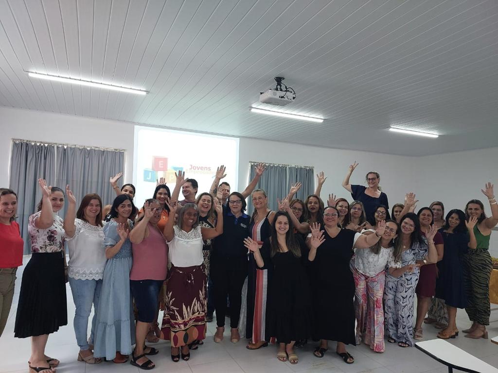 Imagem da notícia: Doze escolas municipais participam do Jovens Empreendedores: Primeiros Passos 