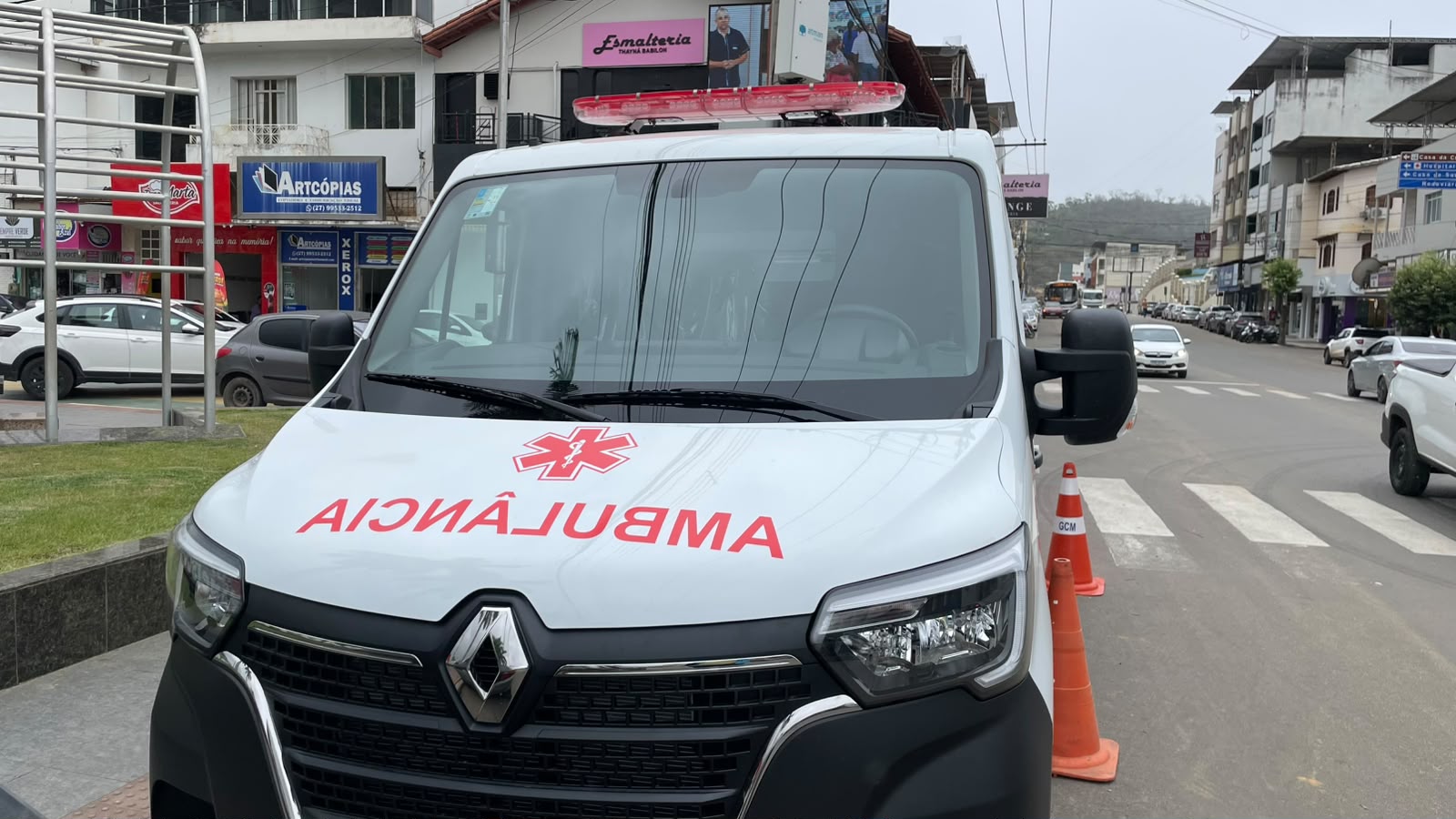 Imagem da notícia: Saúde municipal reforça frota com nova ambulância adaptada