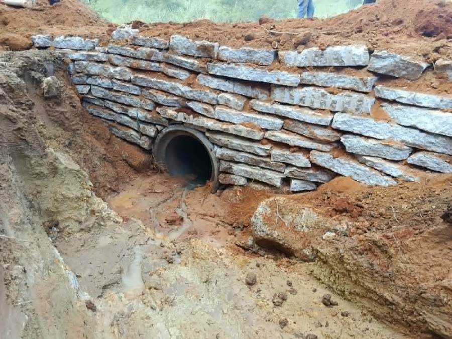Imagem da notícia: Bueiro é construído na Serra de Vargem Alegre; agora são 322 em pouco mais de cinco anos