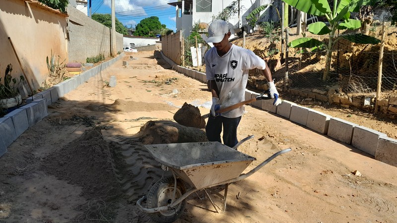 Imagem da notícia: Prefeitura inicia obras de pavimentação em ruas do loteamento Justinópolis