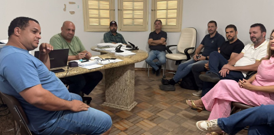Imagem da notícia: Prefeitura de Barra de São Francisco articula retirada de cabos obsoletos e ação começa em maio