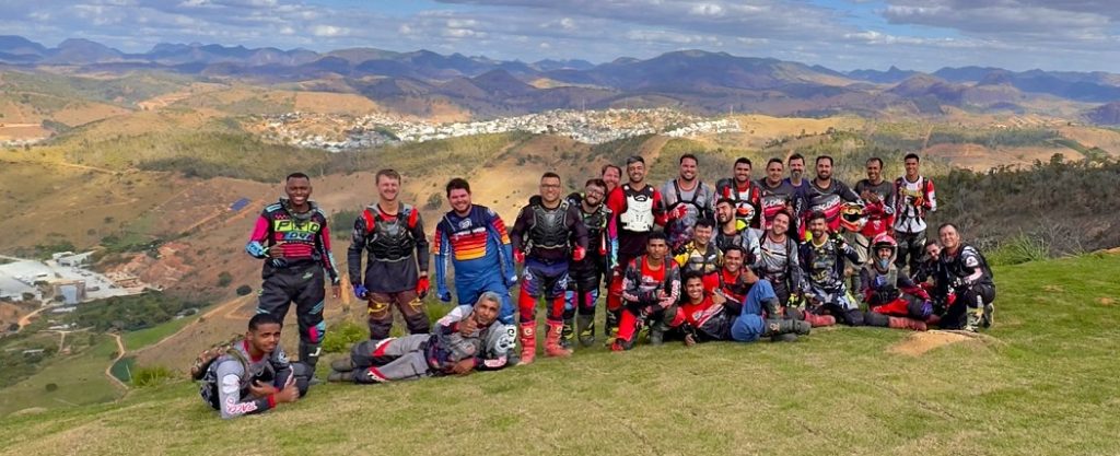 Imagem da notícia: Trilha reúne mais de 35 pilotos na Torre de TV e destaca potencial turístico de Barra de São Francisco
