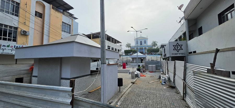 Obra da segunda fonte luminosa de Barra de São Francisco na Praça da Bíblia chega a 95% de conclusão