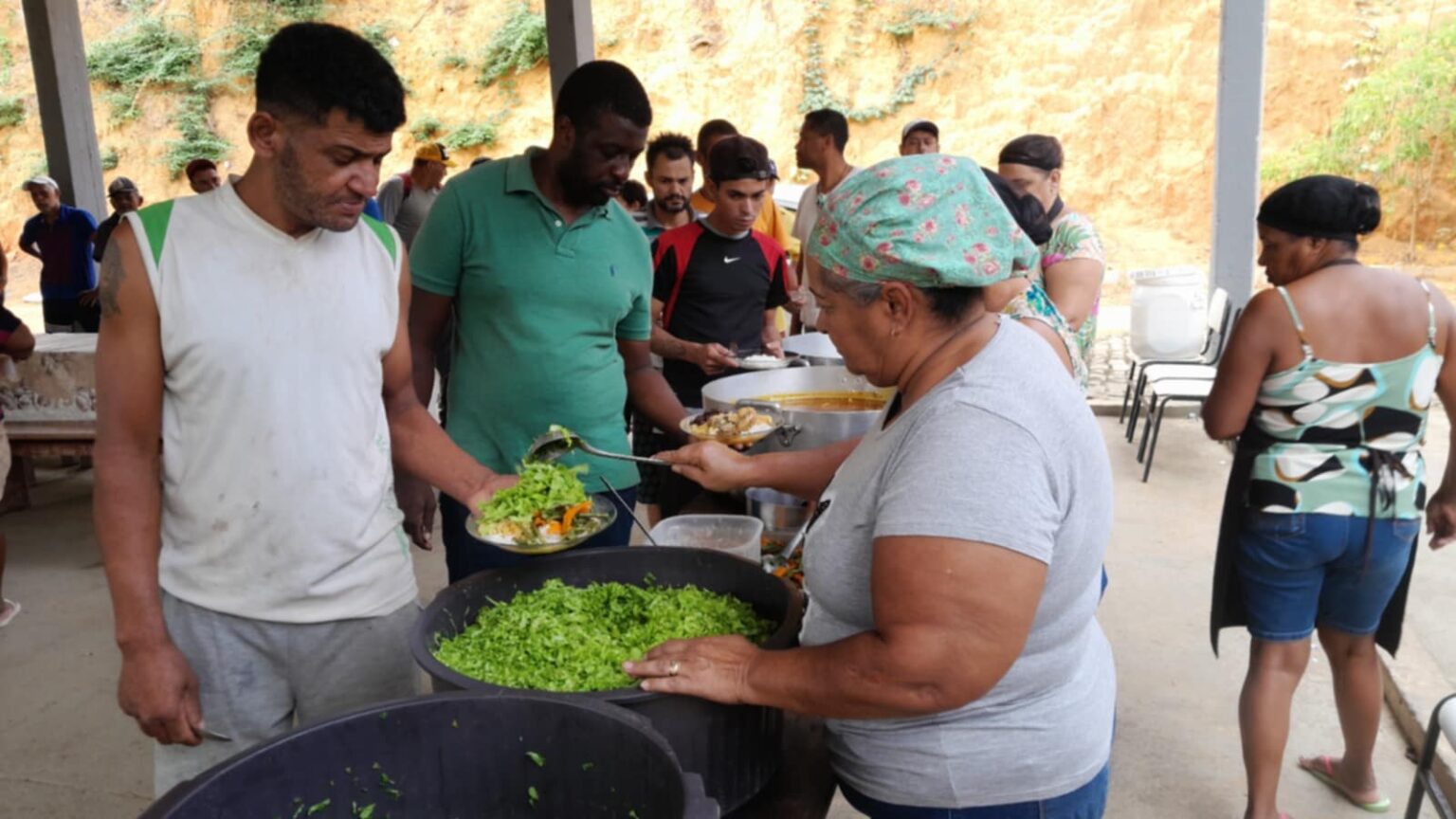 Imagem da notícia: Programas de segurança alimentar ultrapassam 700 mil refeições servidas desde 2021
