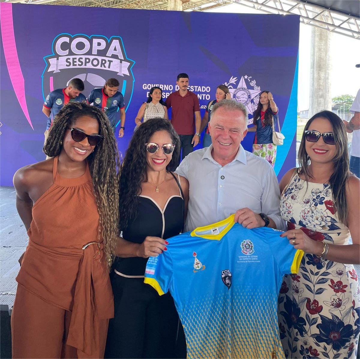 Imagem da notícia: Barra de São Francisco recebe uniformes e materiais esportivos para disputar a Copa Sesport de Futebol Amador 2026