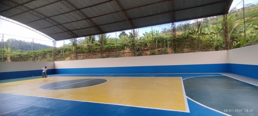 Imagem da notícia: Prefeitura conclui reforma da quadra de esportes e lazer de São João de Itaperuna
