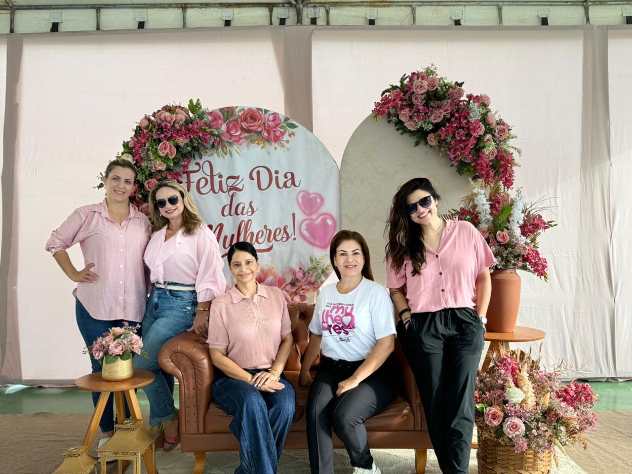 Imagem da notícia: Prefeitura celebra o Dia Internacional da Mulher com manhã de homenagens na Praça Central