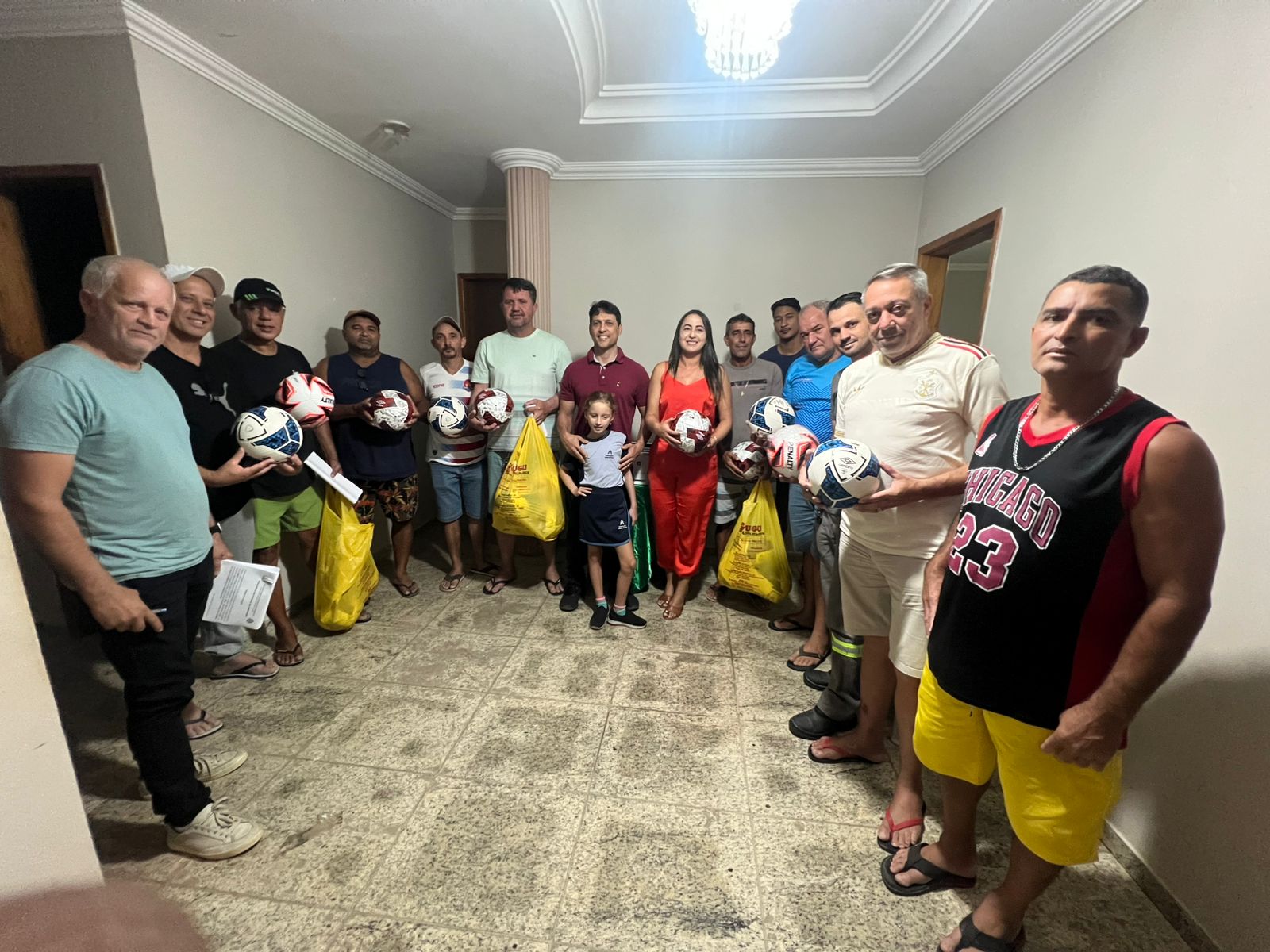 Imagem da notícia: Prefeitura entrega bolas às equipes da Copa Rural 2026 e apresenta tabela oficial da competição