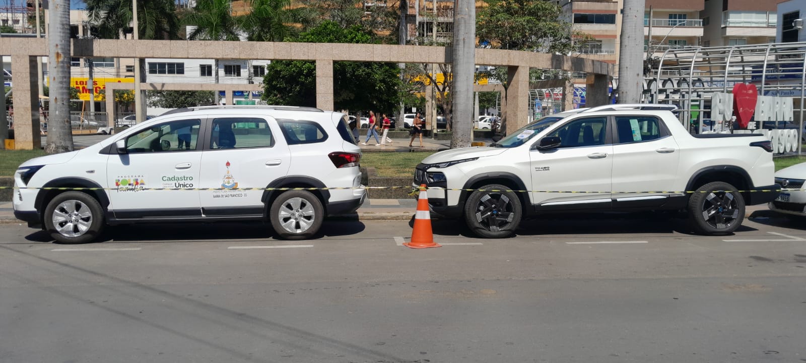 Imagem da notícia: Secretaria de Assistência Social de Barra de São Francisco recebe dois novos veículos para reforçar atendimentos