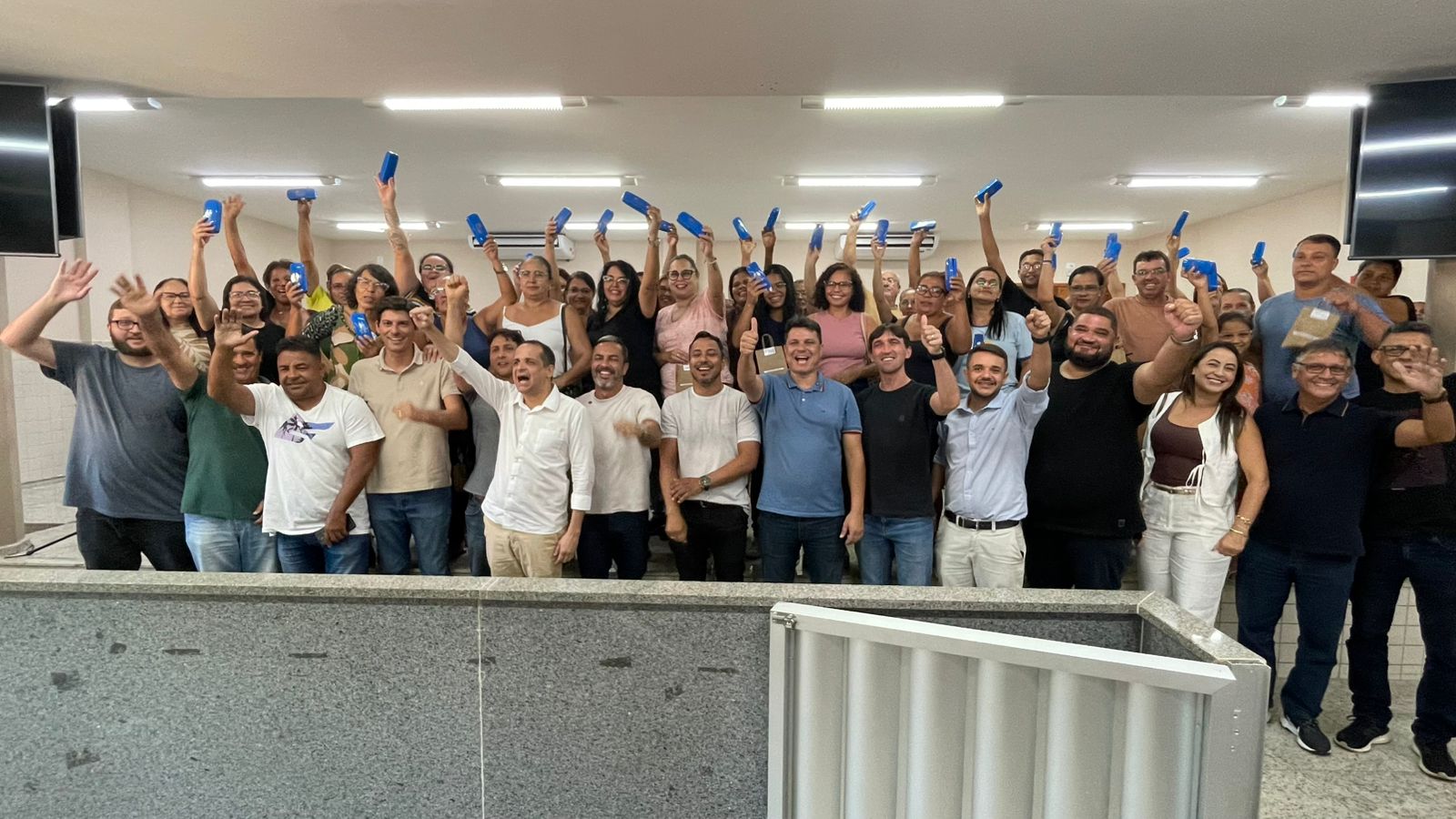 Imagem da notícia: Prefeitura e Governo do Estado entregam óculos à população que participou do mutirão de oftalmologia