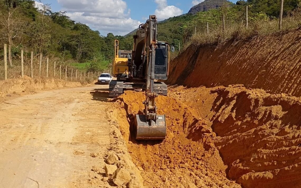 Imagem da notícia: Estrada no Córrego Barro Preto passa por reabertura e alargamento para melhorar acesso na zona rural