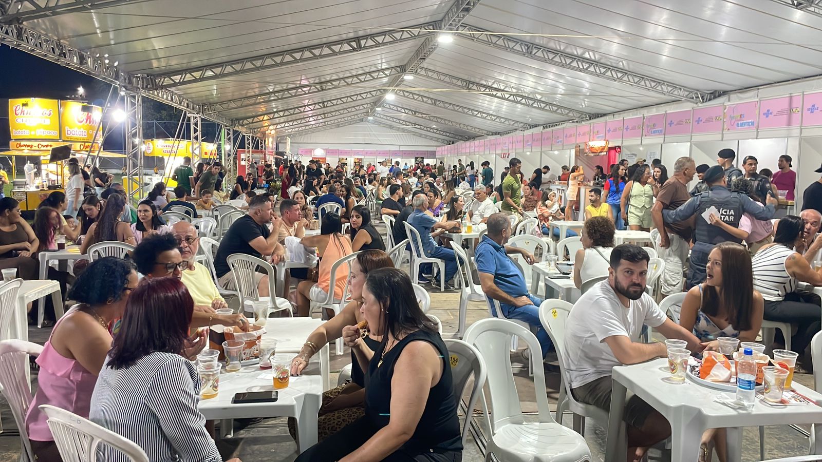 Imagem da notícia: Fecartes 2026 reúne público e movimenta o comércio em Barra de São Francisco