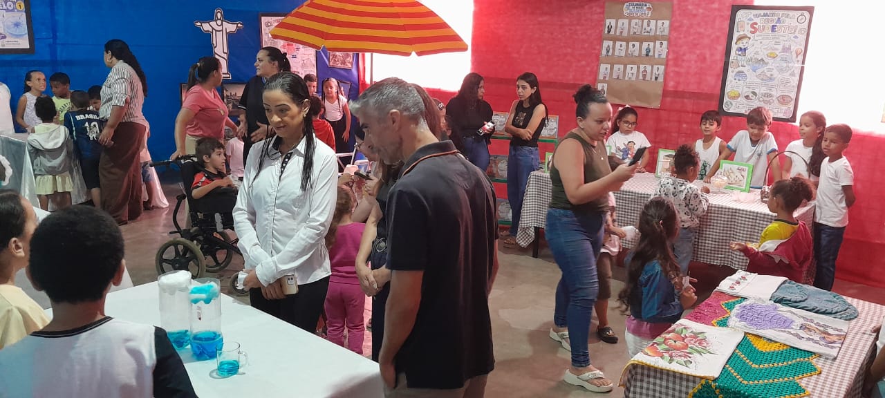 Imagem da notícia: Feira de Ciências da Escola Elizabeth Trzoseki da Silva reúne alunos e comunidade em Paulista