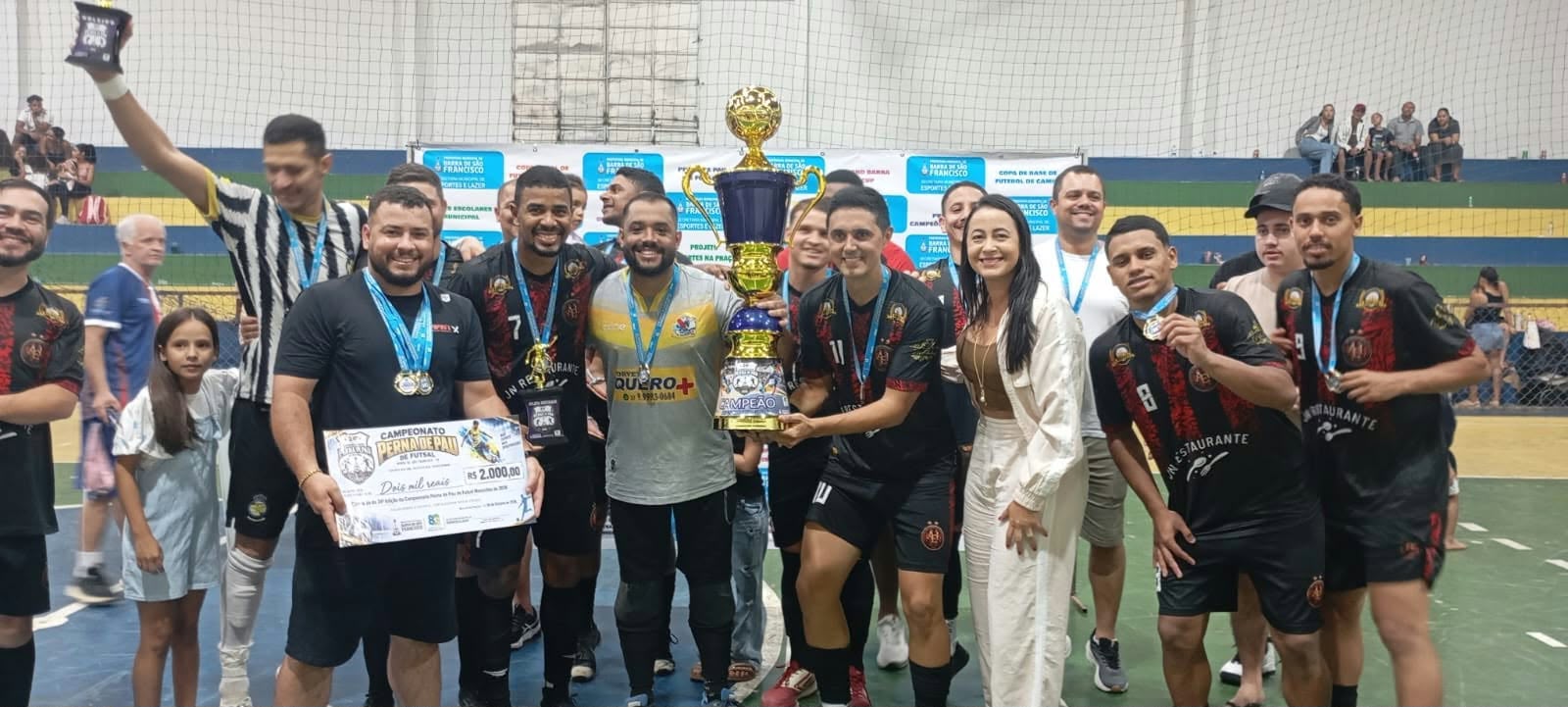 Imagem da notícia: Campeonato Perna de Pau de Futsal 2026 termina com títulos para Damas da Bola e Pepitos Restaurante
