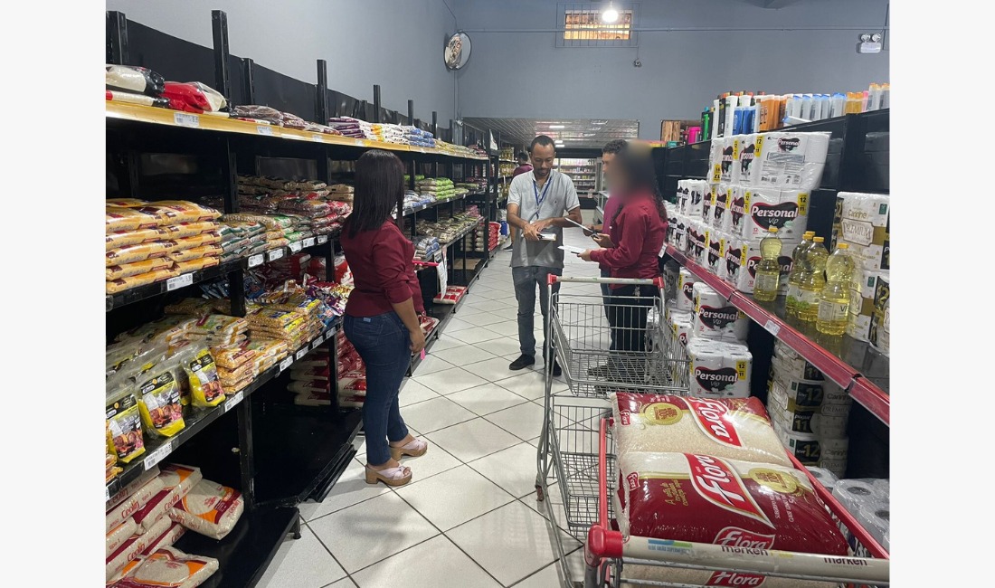 Procon realiza fiscalização em supermercados sobre possível prática abusiva de preço no Arroz