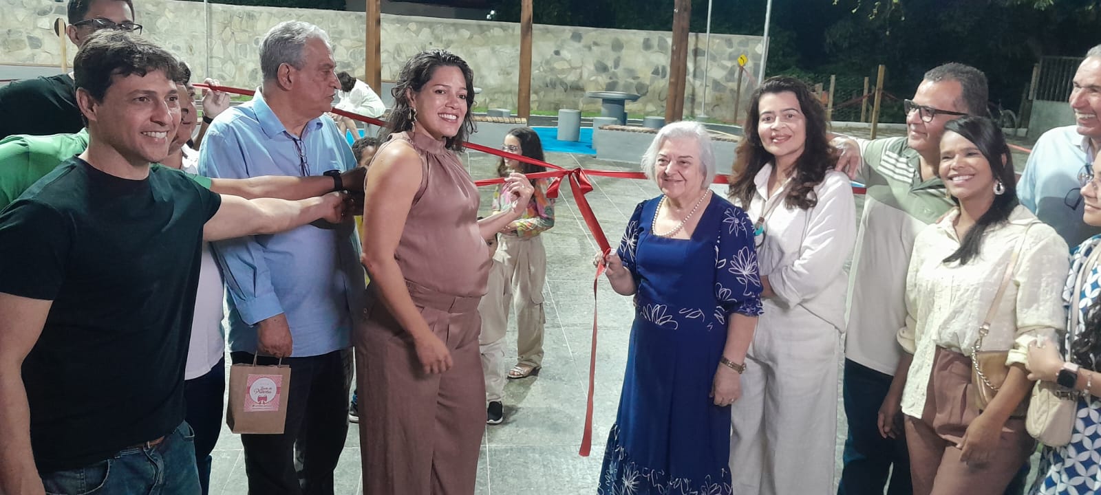 Imagem da notícia: Prefeitura inaugura Praça de Lazer Pedro Castilho no Loteamento Ozéias Rezende