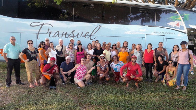 Prefeitura promoveu o 5º passeio com idosos do Projeto Avivar à Lagoa Nova, em Linhares
