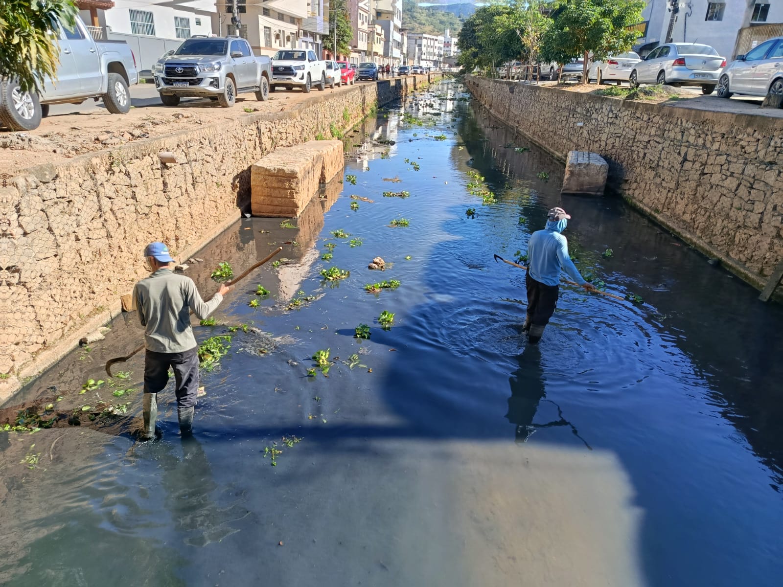 Imagem da notícia: Prefeitura realiza limpeza do Rio Itaúnas para prevenir alagamentos e garantir melhor escoamento das águas