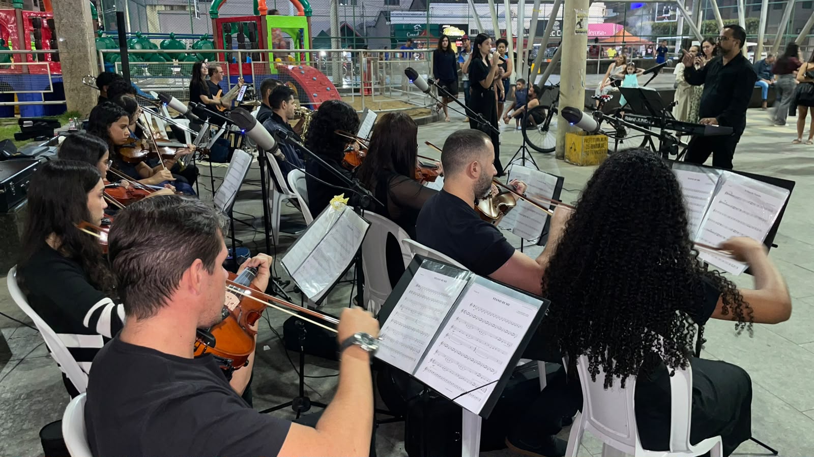 Imagem da notícia: Lira e Camerata Francisquense realizam ensaio aberto e aproximam a música da população na Praça Central