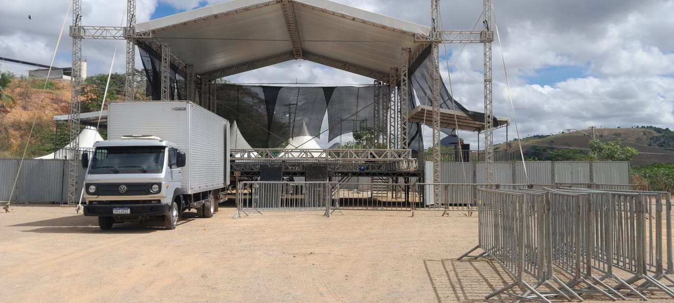 Imagem da notícia: Estrutura da Festa dos 83 anos de Barra de São Francisco entra na fase final de montagem