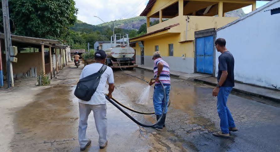 Imagem da notícia: Mutirão de limpeza em Monte Sinai reforça infraestrutura e promove mais qualidade de vida aos moradores