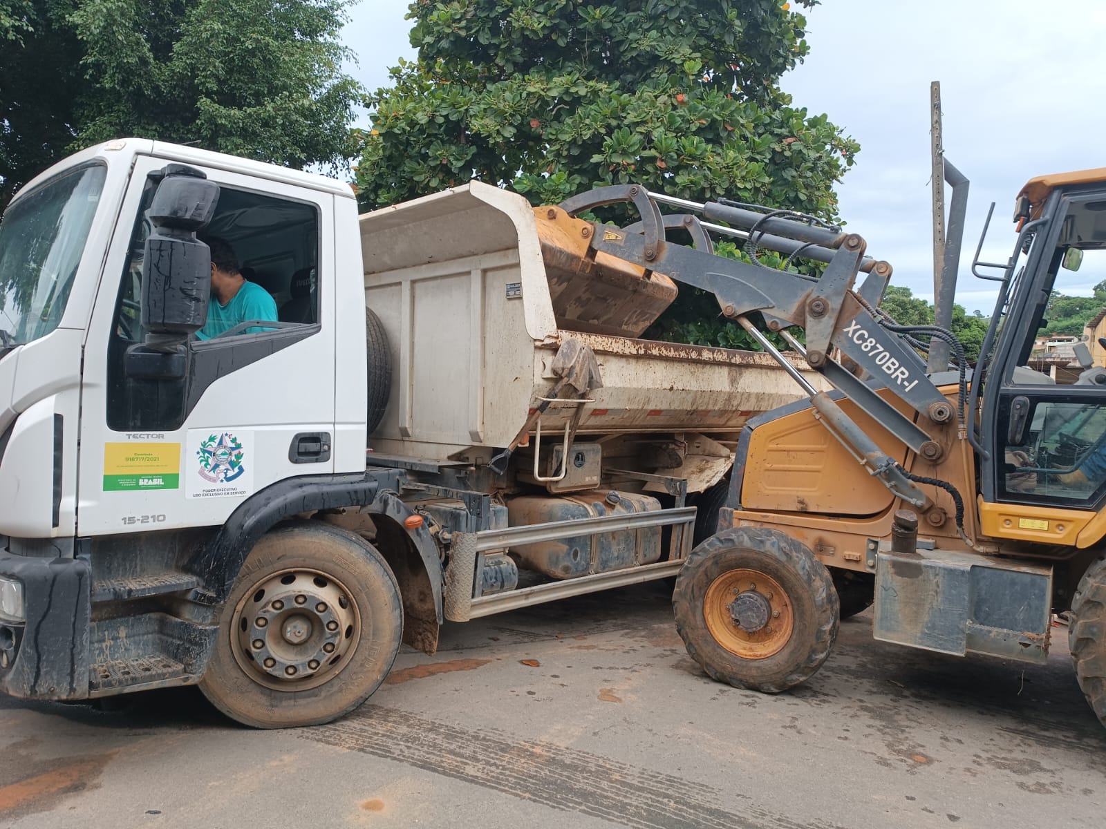 Imagem da notícia: Prefeitura realiza mutirão de limpeza em Vila Landinha e Paulista
