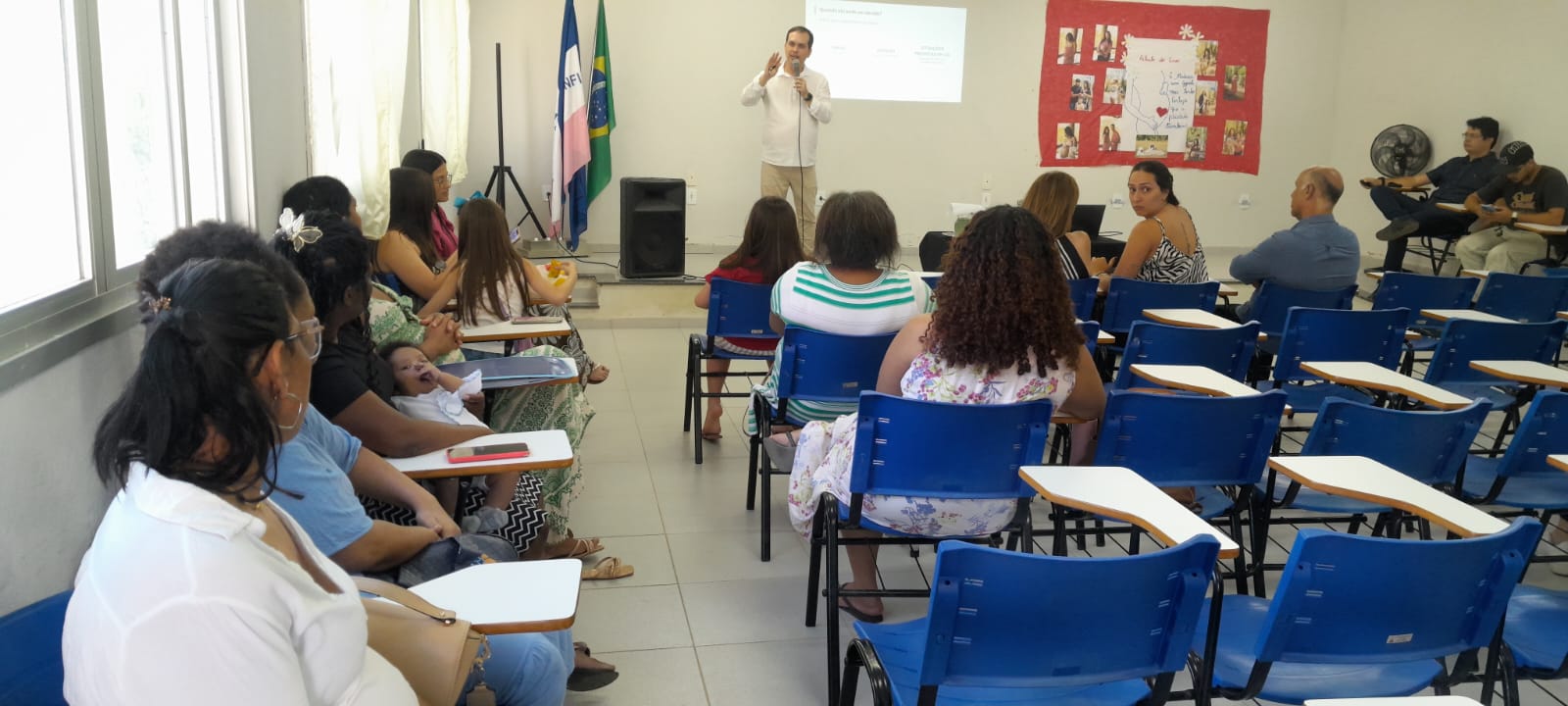 Imagem da notícia: Gestantes participam de palestras sobre saúde, direitos e cuidados durante a gravidez