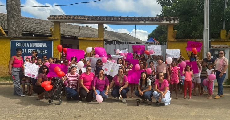 Imagem da notícia: Escola Municipal Neuza Fernandes da Silva promove caminhada em homenagem ao Dia da Mulher