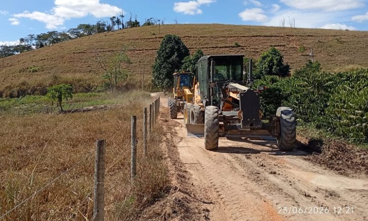 Imagem da notícia: Prefeitura intensifica patrolamento de estradas no Córrego Alto do Paulista, Paulistinha e Miracema em dois dias de intervenções