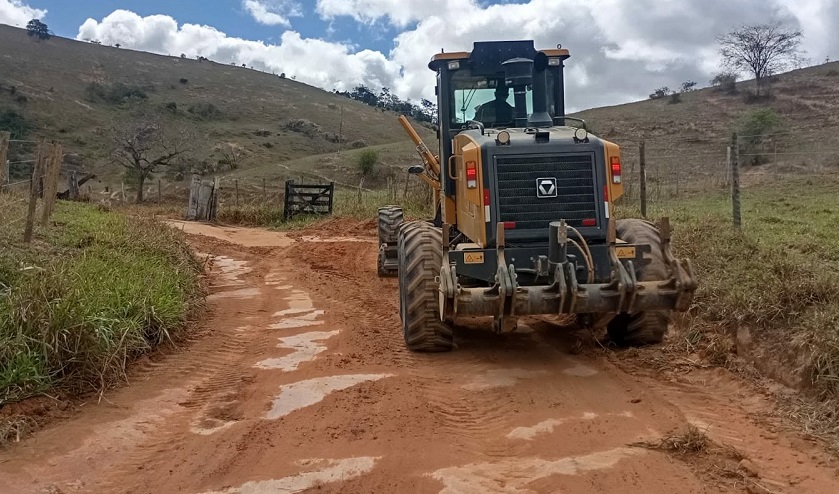 Imagem da notícia: Prefeitura realiza patrolamento de estrada pela região dos Córregos da Prosperidade e Boa Vista em Paulista