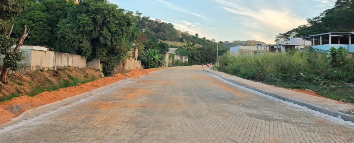 Imagem da notícia: Pavimentação da Avenida Ery Silva Fortes avança e entra na fase final em Barra de São Francisco