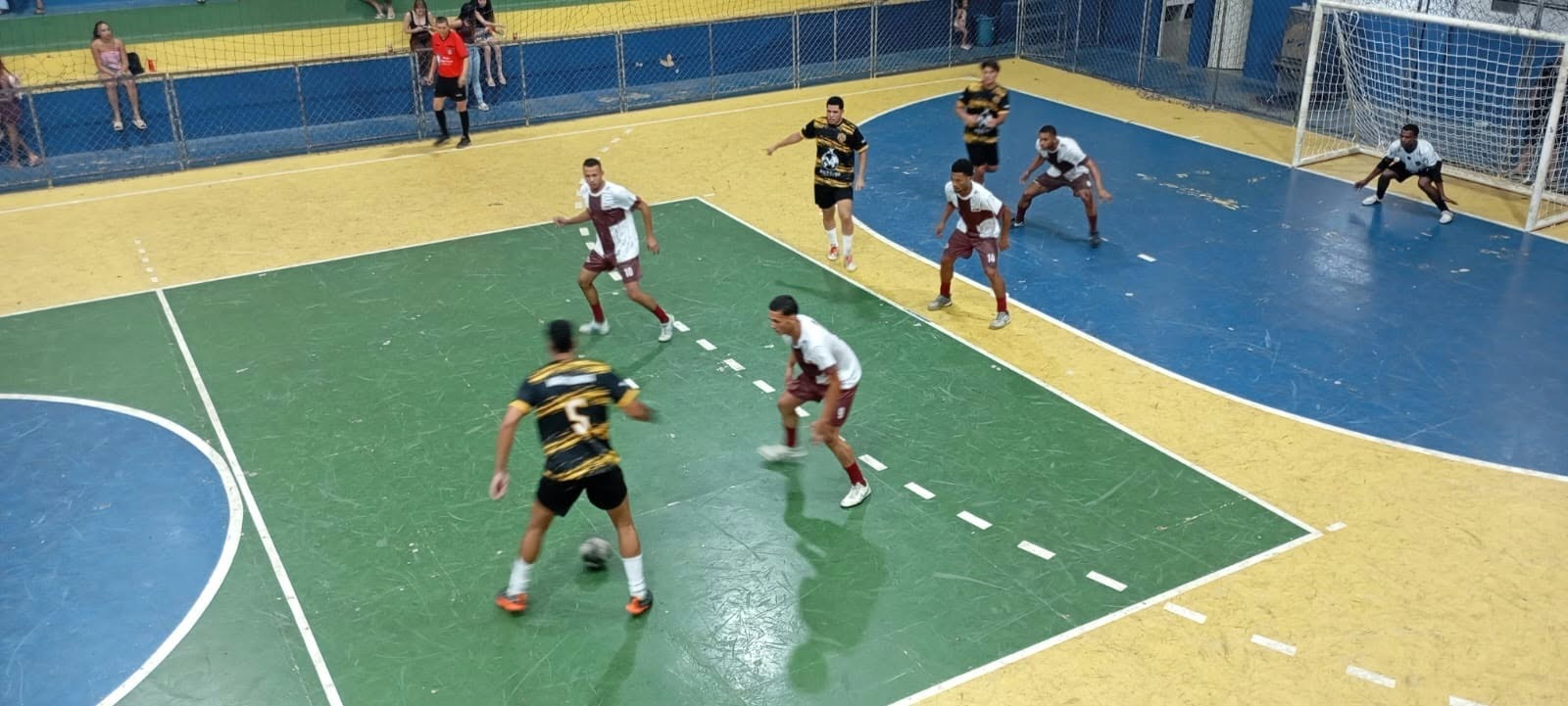 Imagem da notícia: Definidos os finalistas do Campeonato Perna de Pau de Futsal 2026