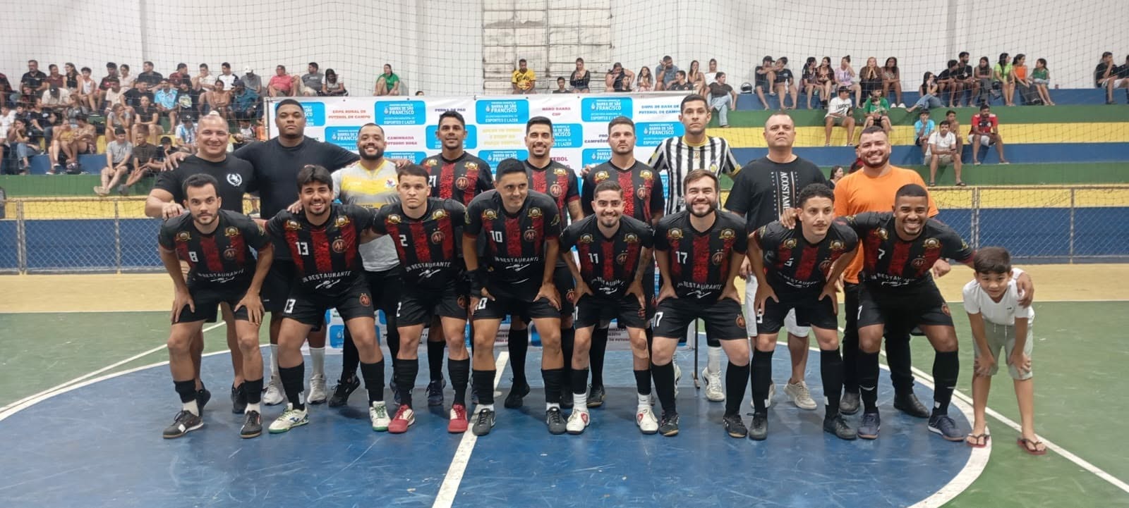 Imagem da notícia: Pepitos Restaurante garante a primeira vaga das semifinais no Campeonato Perna de Pau de Futsal 2026