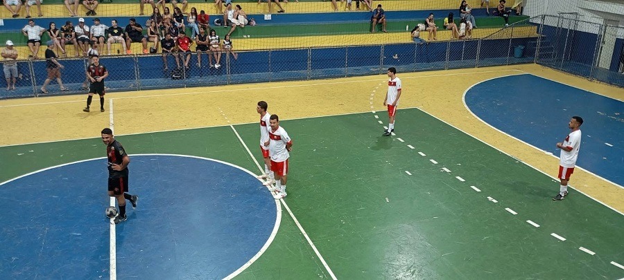 Imagem da notícia: Perna de Pau de Futsal tem jogos de ida das semifinais e rodada feminina