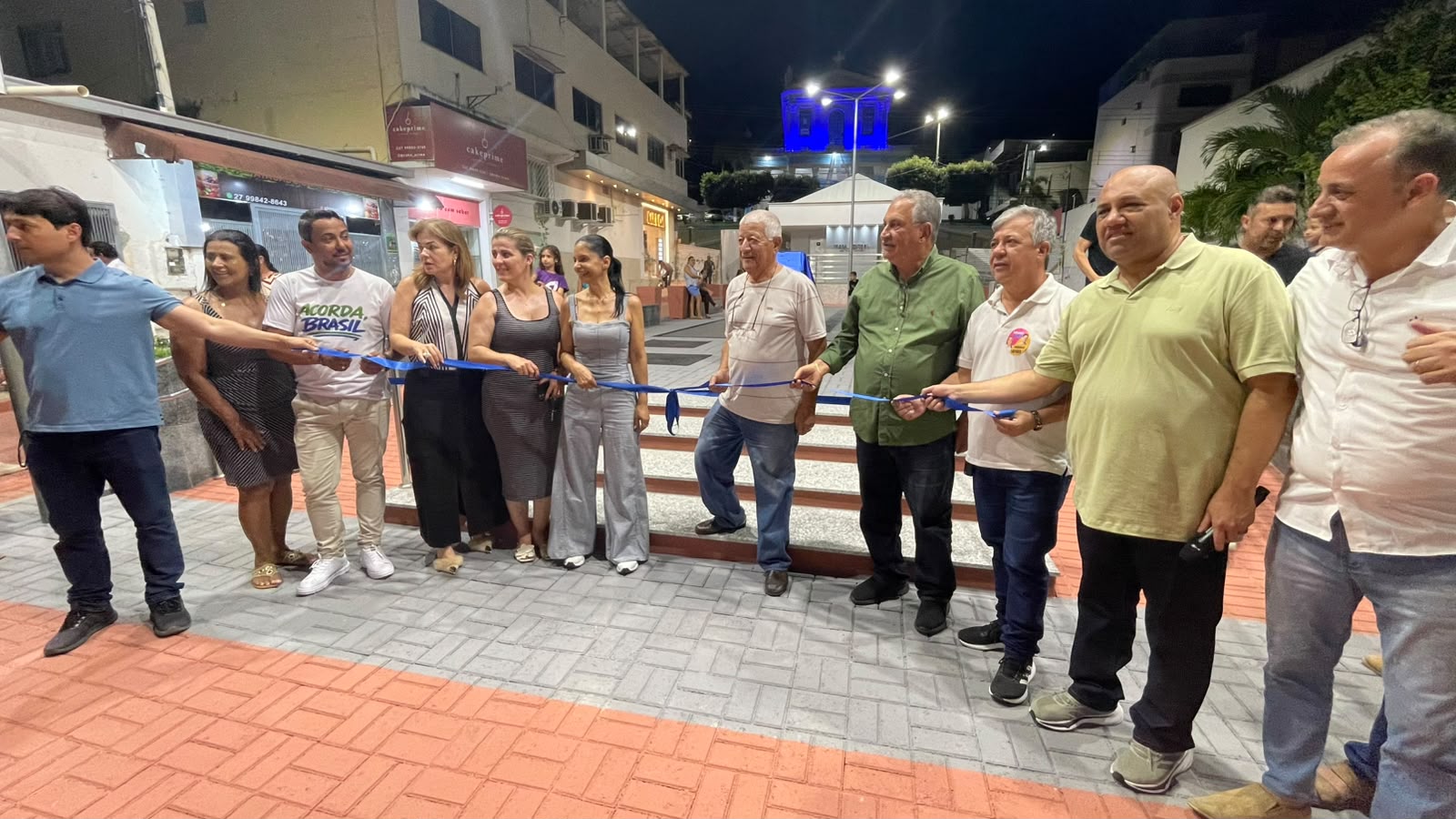Imagem da notícia: Prefeitura reabre a Praça da Bíblia com nova fonte luminosa