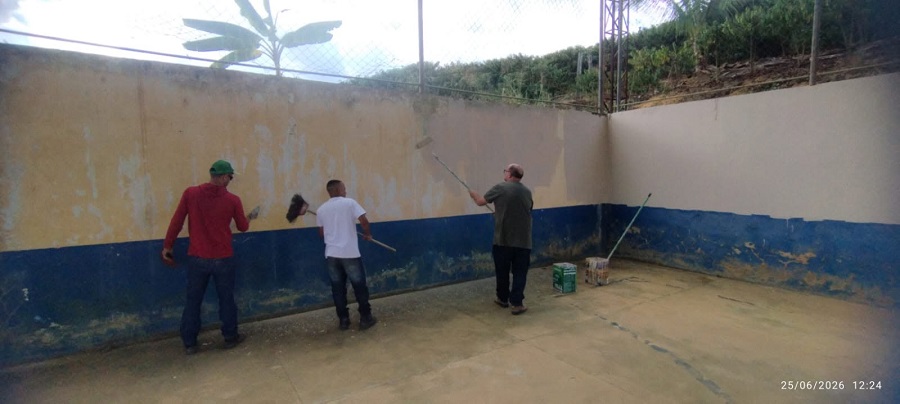 Imagem da notícia: Reforma da quadra de esportes e lazer de São João de Itaperuna é iniciada