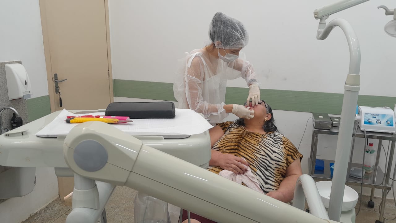 Imagem da notícia: Prefeitura realizou mais de 1.300 procedimentos com próteses dentárias gratuitas entre 2021 e 2026